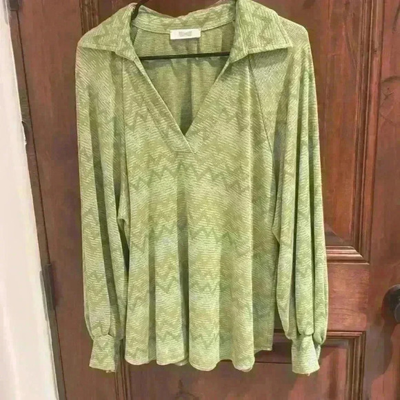 Green Chevron Stripe Shirt size and brand unknown? - Picture 1 of 3